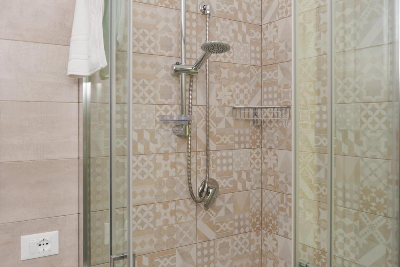 Casa Lory - Appartamento Con 2 Camere In Centro Abitato Орозей Екстер'єр фото